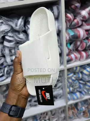High Quality Rubber Slides Size 40-45 (Nike)