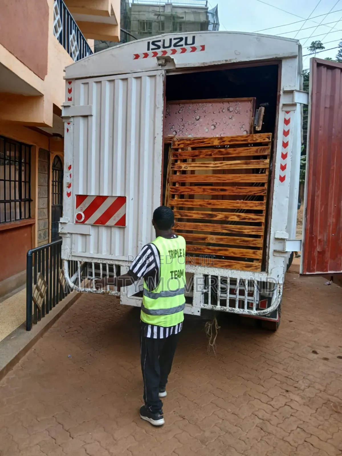 Canter Truck for Logistic Assignments Available