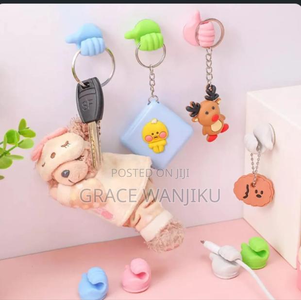*Self Adhesive Thumb Hooks