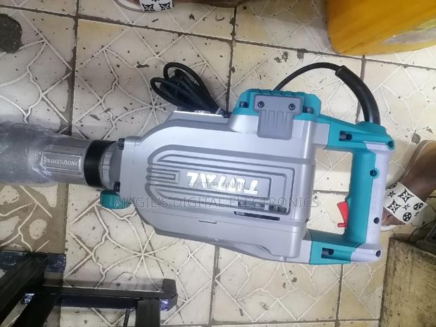 Commercial Standard 1700w Total Demolition Breaker