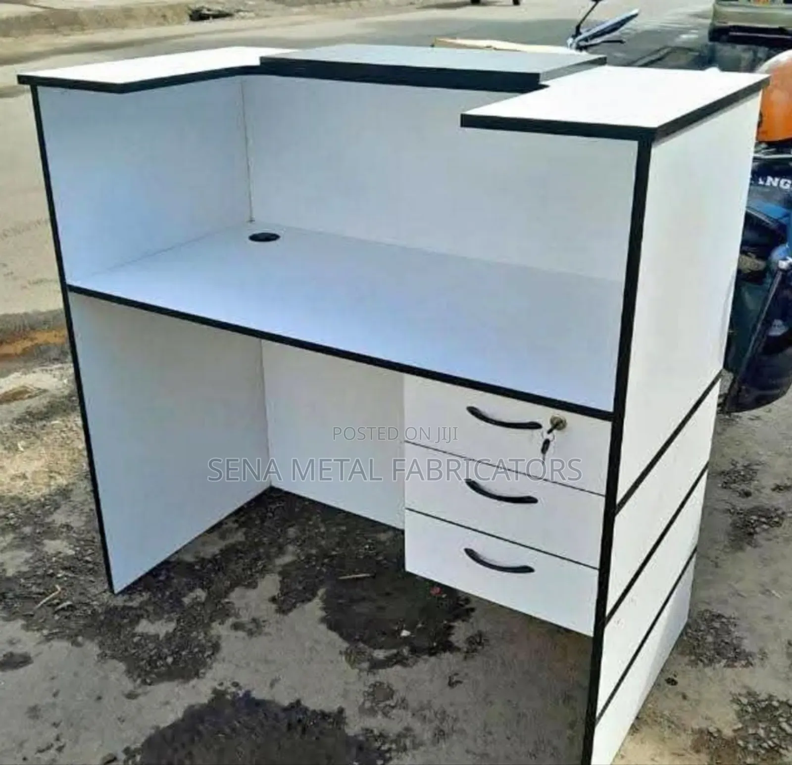 Salon Reception Desk. 1.2 Meter
