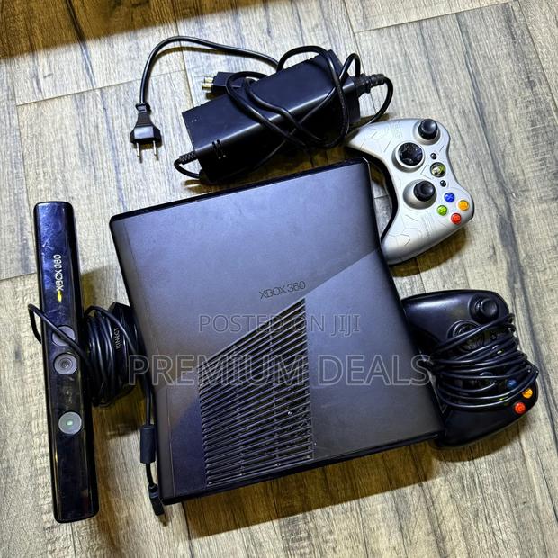 10games Xbox 360 With Wireless Controllers.