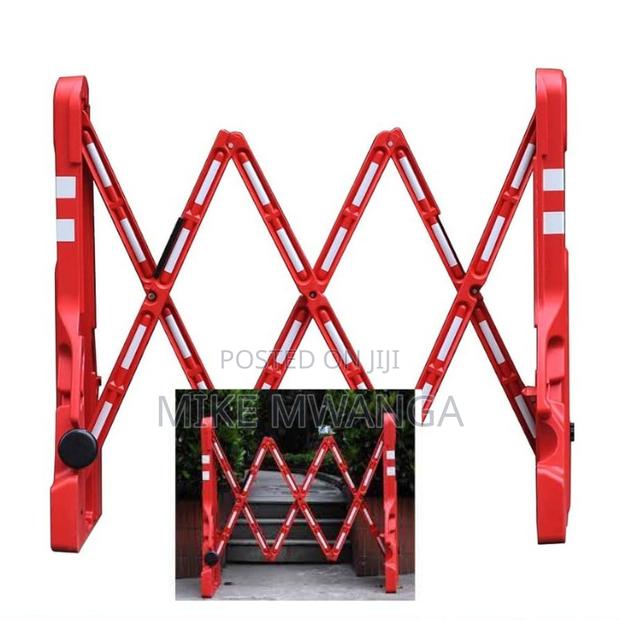 Foldable Barricade With Reflective Strip - main view