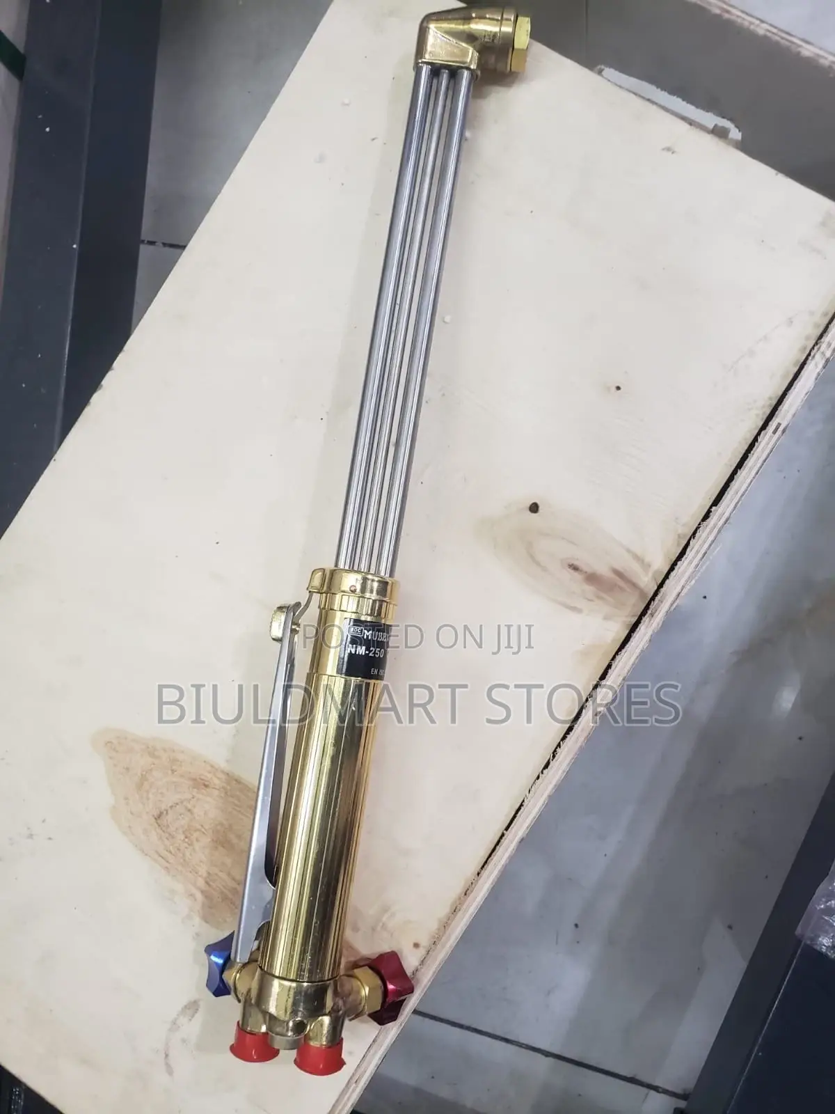 "Heavy-Duty Metal Cutting Torch – Backfire-Resistant
