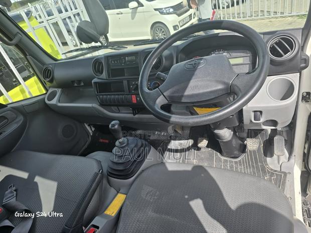 Toyota Dyna 2018 White - thumbnail 5