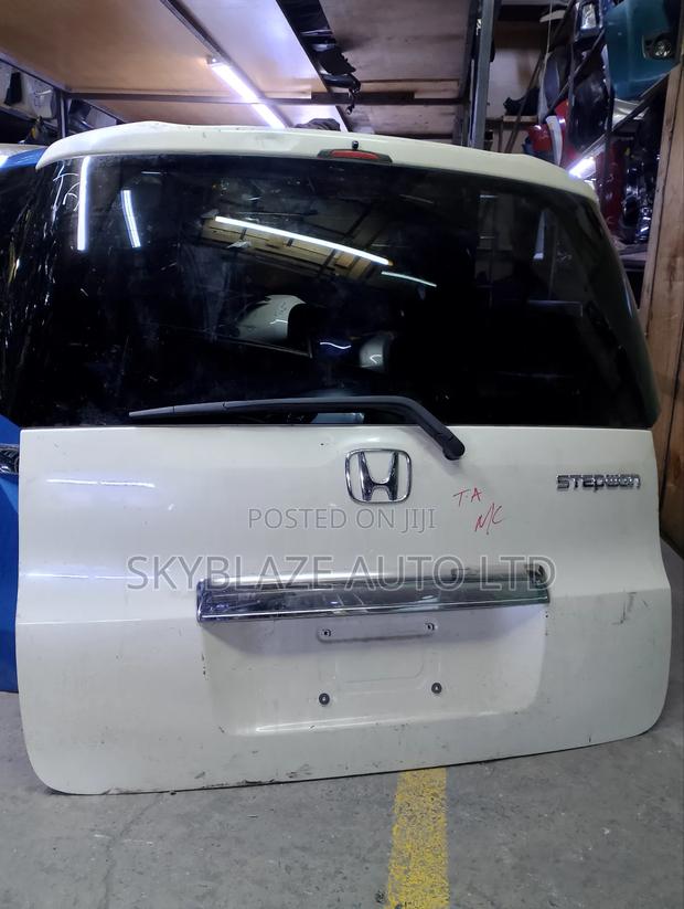 Honda Stepwagon Tailgate - main view