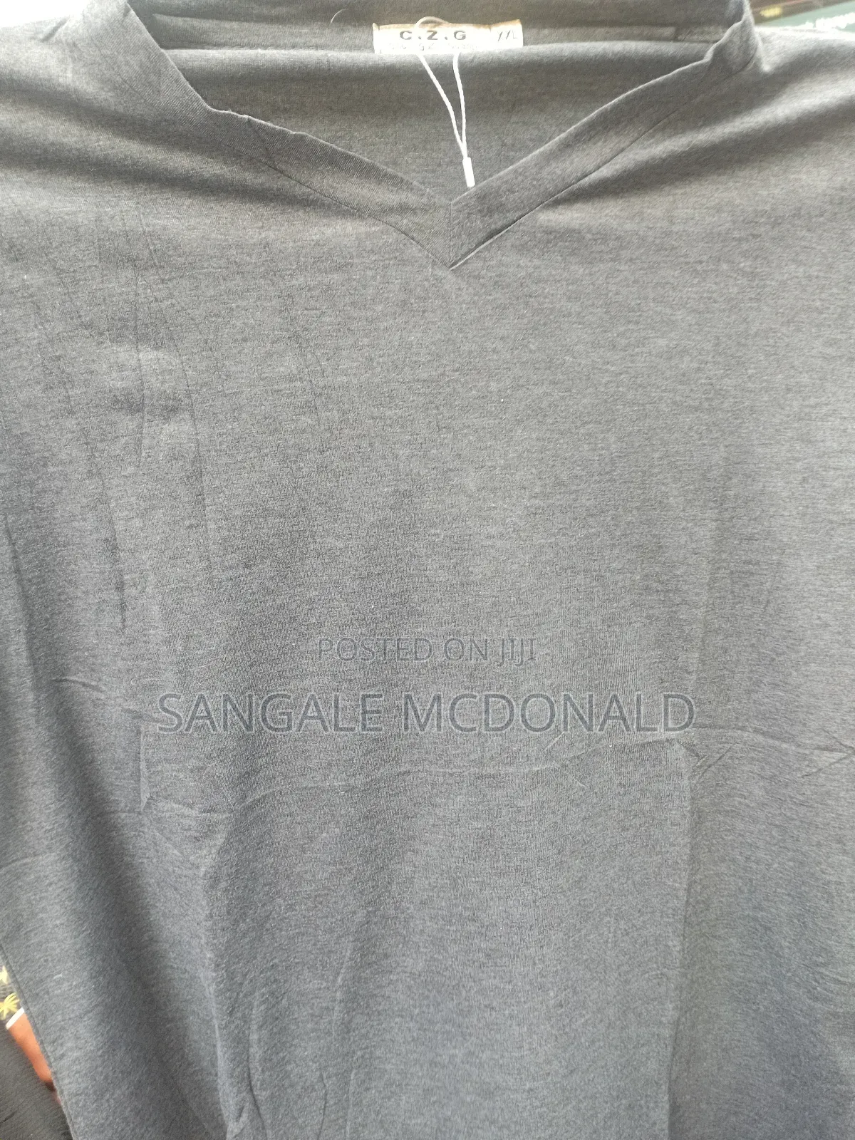 T-Shirt v Neck