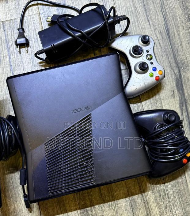 Microsoft Xbox 360 Two Controllers Chipped - main view