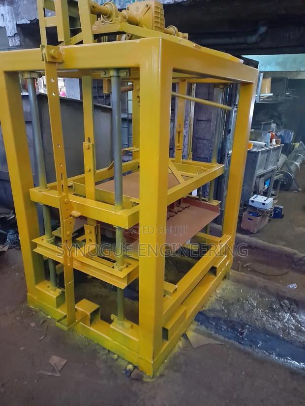 Concrete Cabro Making Machine - thumbnail 2