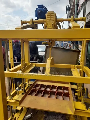 Concrete Cabro Making Machine