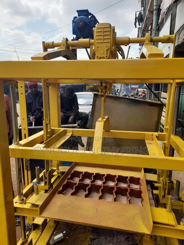 Concrete Cabro Making Machine - thumbnail 3