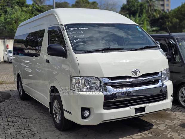 Toyota HiAce 2018 White