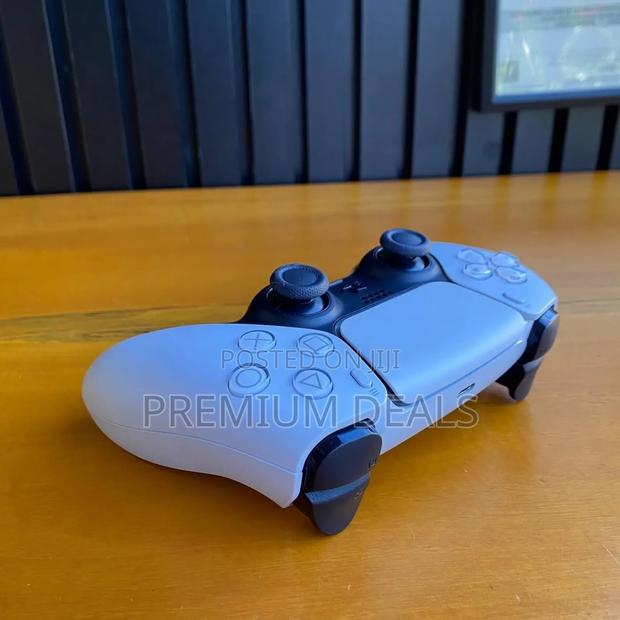 Very Clean Ex Uk Ps5 Controller.