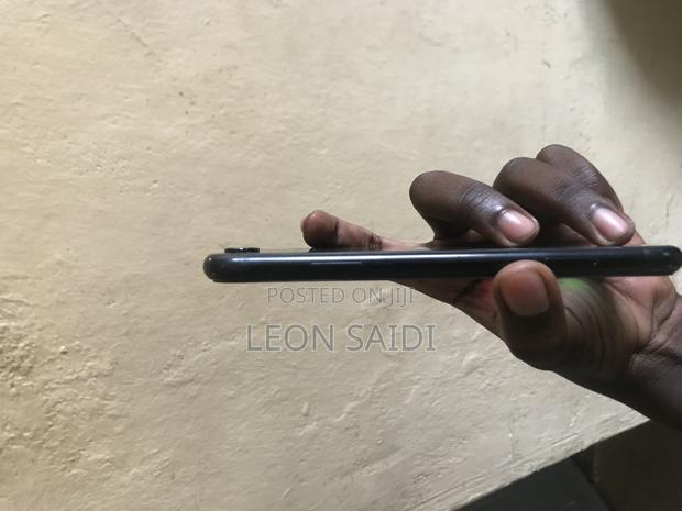 Apple iPhone XR 64 GB Black - thumbnail 4