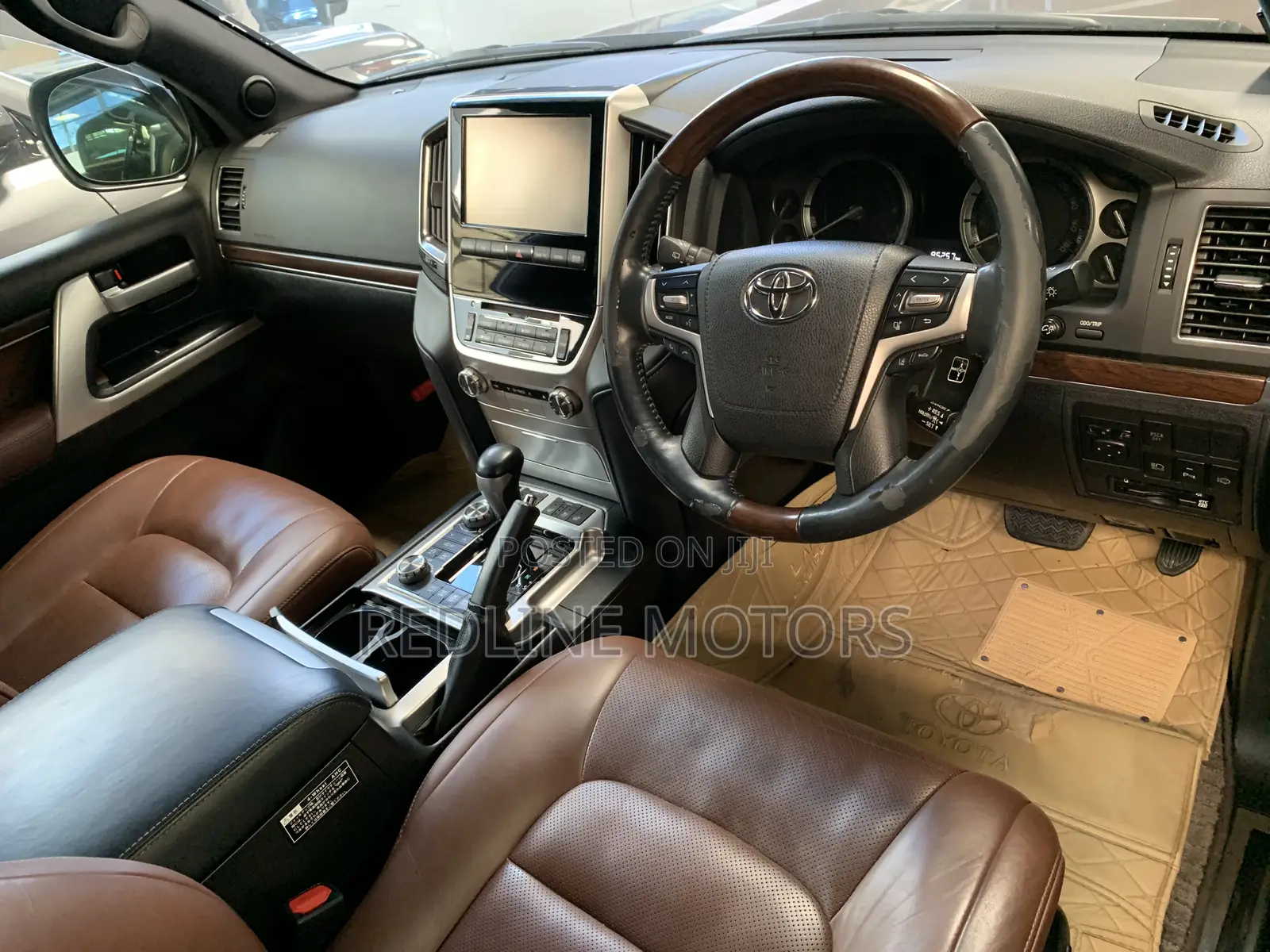 Toyota Land Cruiser 4.6 V8 ZX 2019 Brown