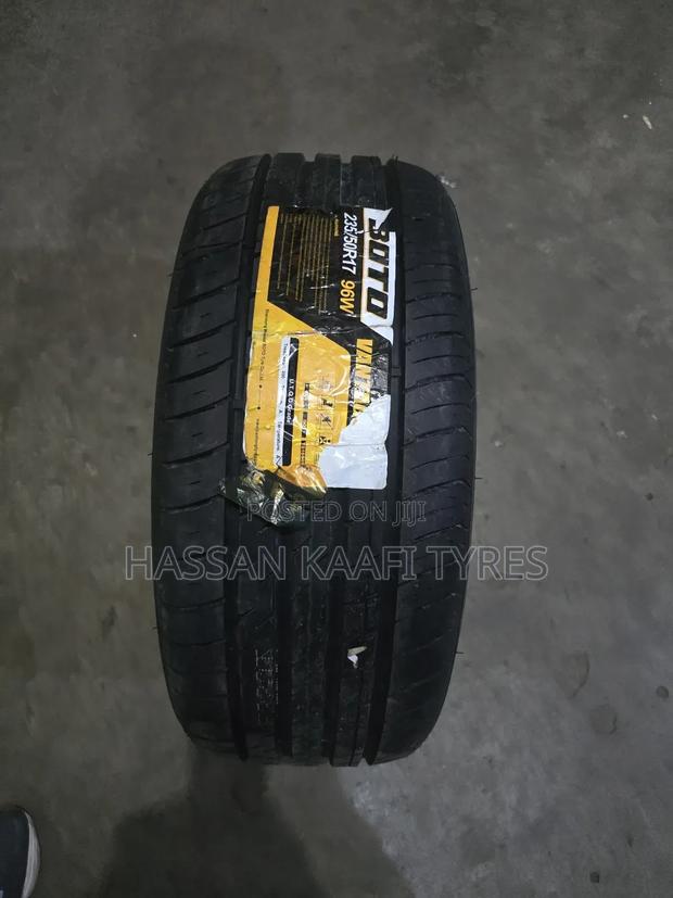235/50r17 Boto Tyre