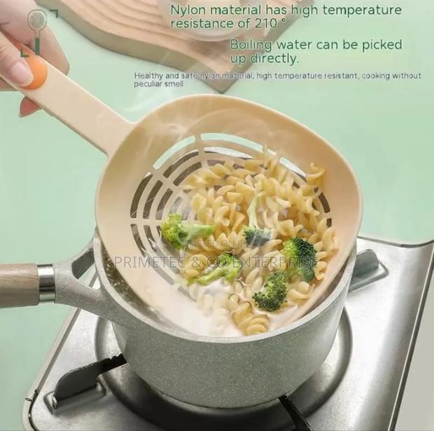 Large Colander for Noodle Dumpling Long Handle Nonstick - main view