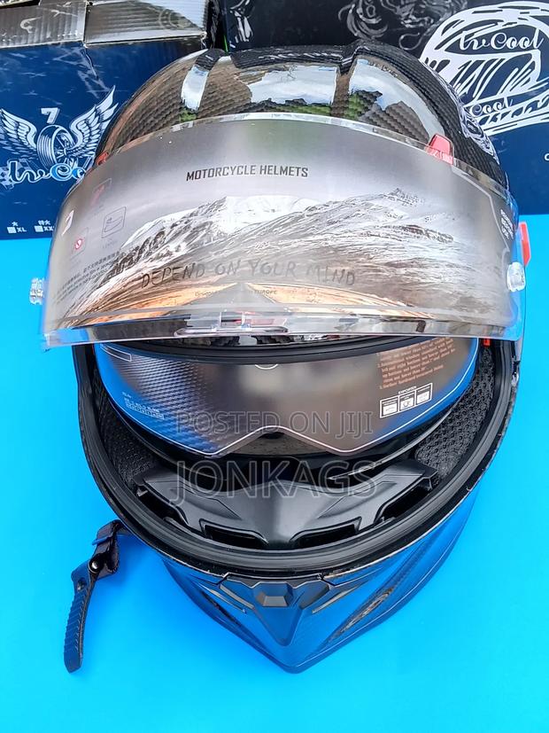 Full Face Dual Visor Motorcycle Helmet - thumbnail 2