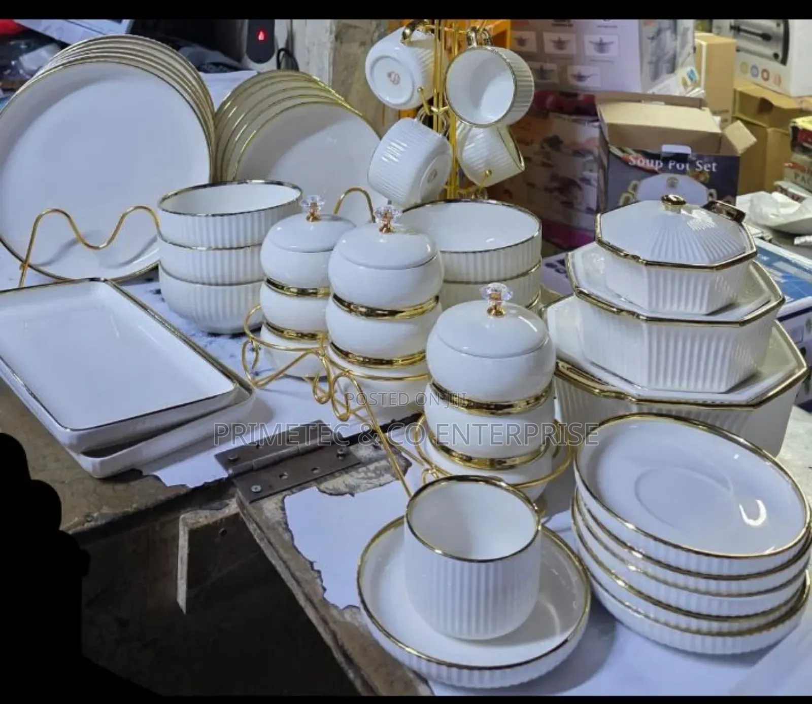 38 PCS Ceramic Imperial Gremany Fashion Design Dinner Set.