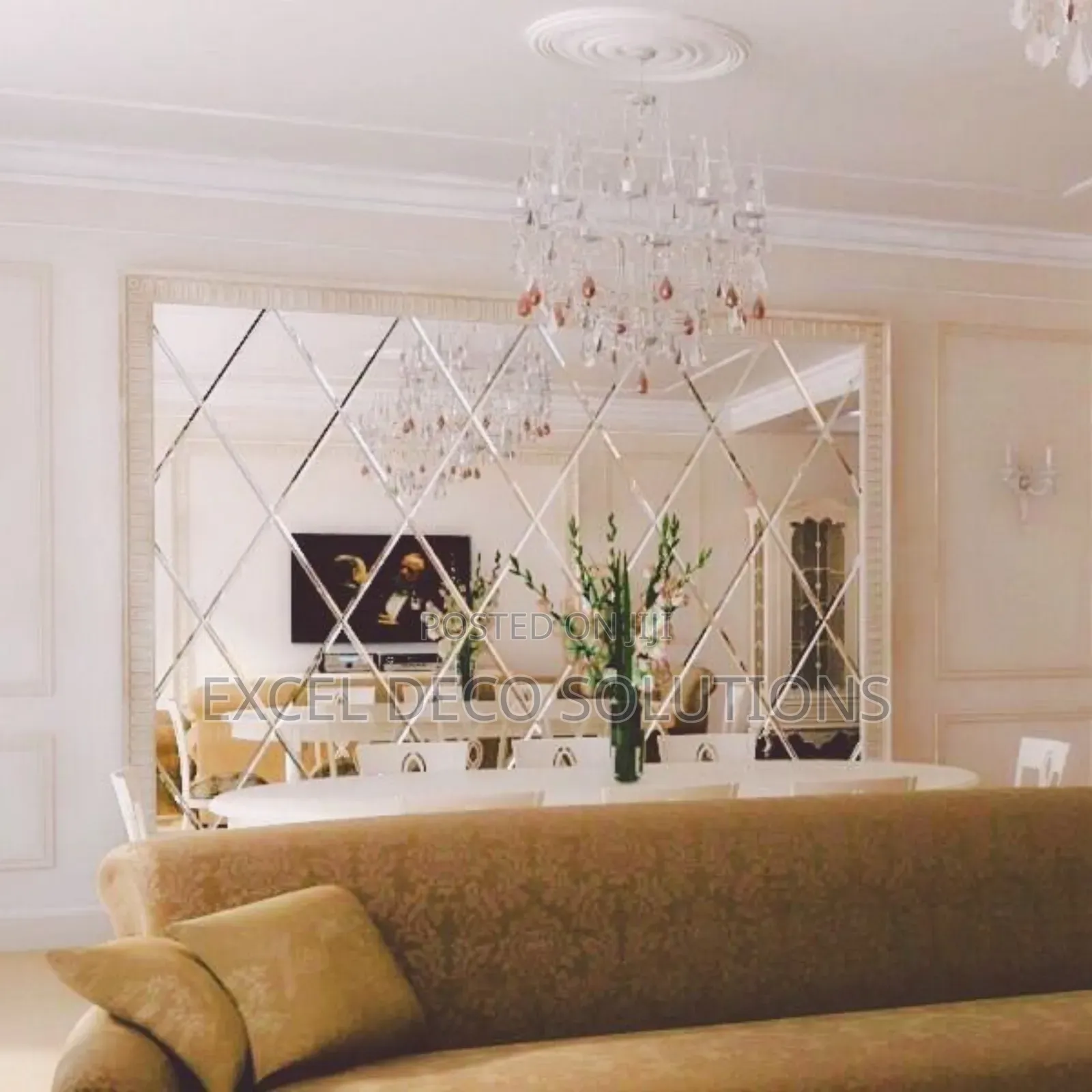 "Elegant Diamond Acrylic Mirror – Lightweight Chic"