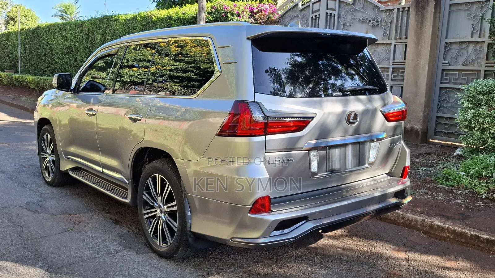 Lexus LX 570 AWD 2017 Gray