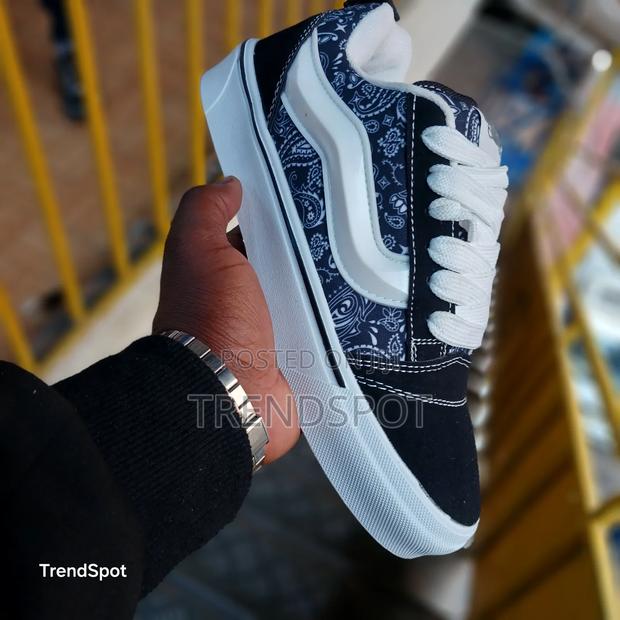 New Skool Vans Black White