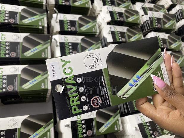 Mobiktc iPhone 14+ Privacy Tempered Glass Screen Protector - thumbnail 3