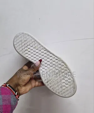 Addidas Advantage
