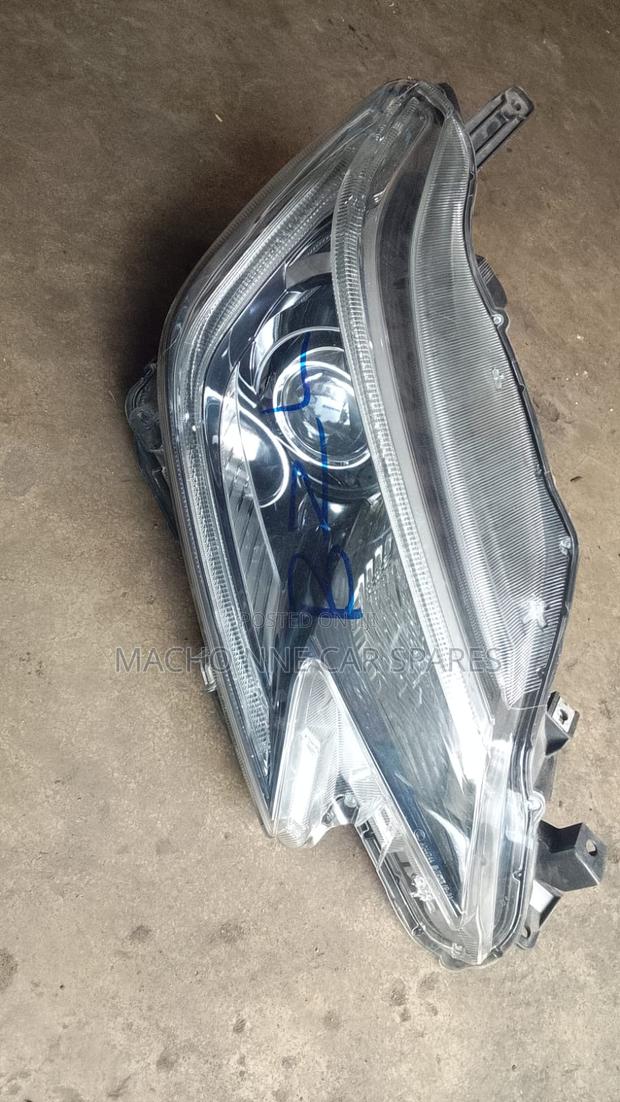 Toyota Mark X 2015 Xenon Headlight - thumbnail 2