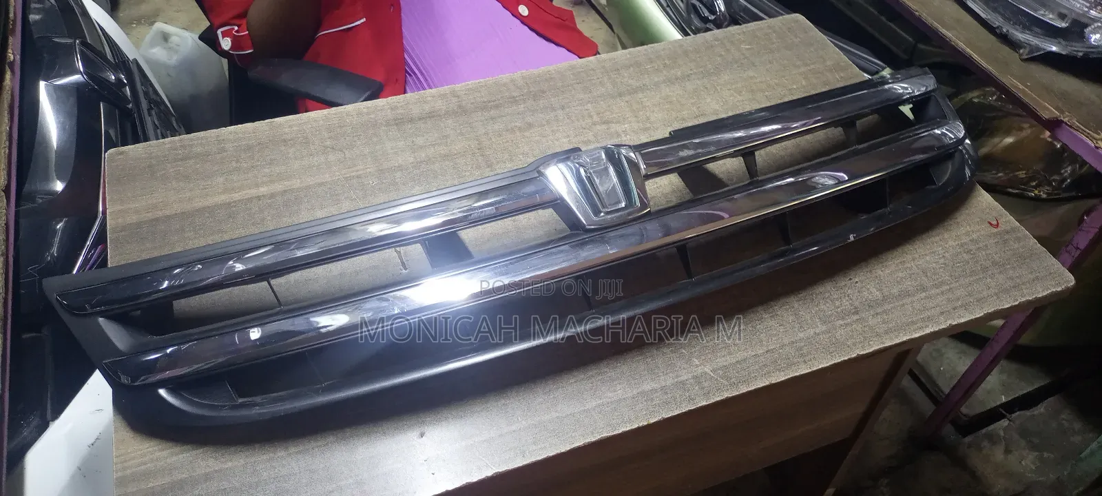 Toyota Isis Grill