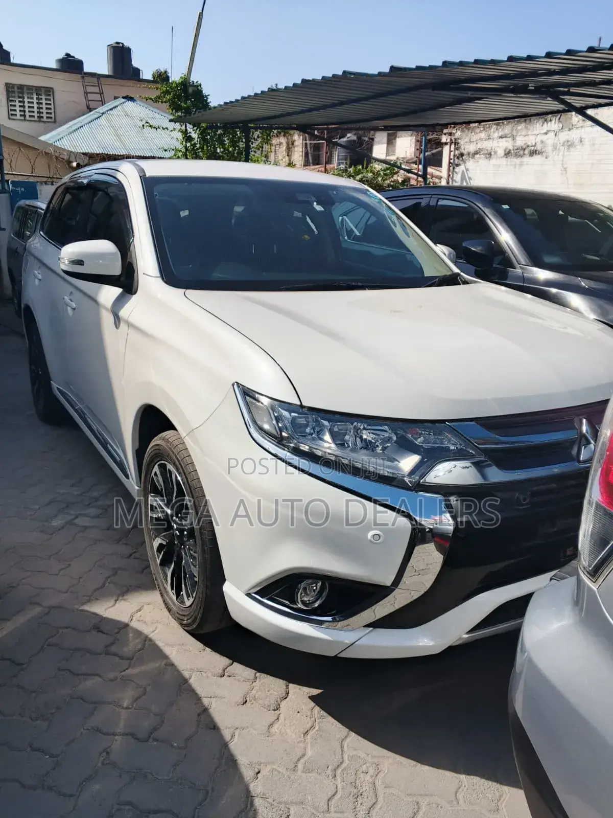 Mitsubishi Outlander 2018 White