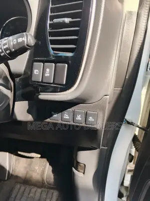 Mitsubishi Outlander 2018 White