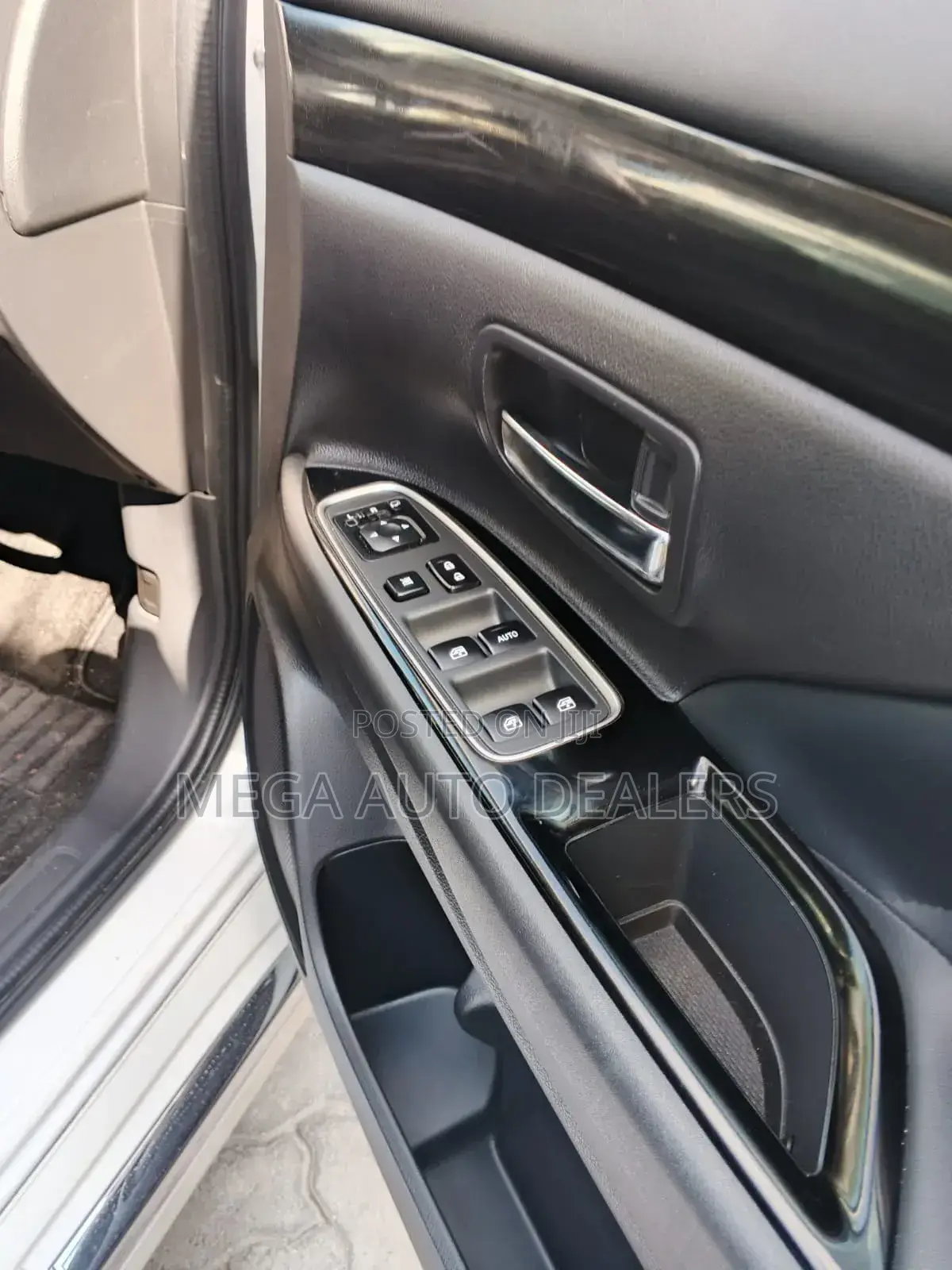 Mitsubishi Outlander 2018 White