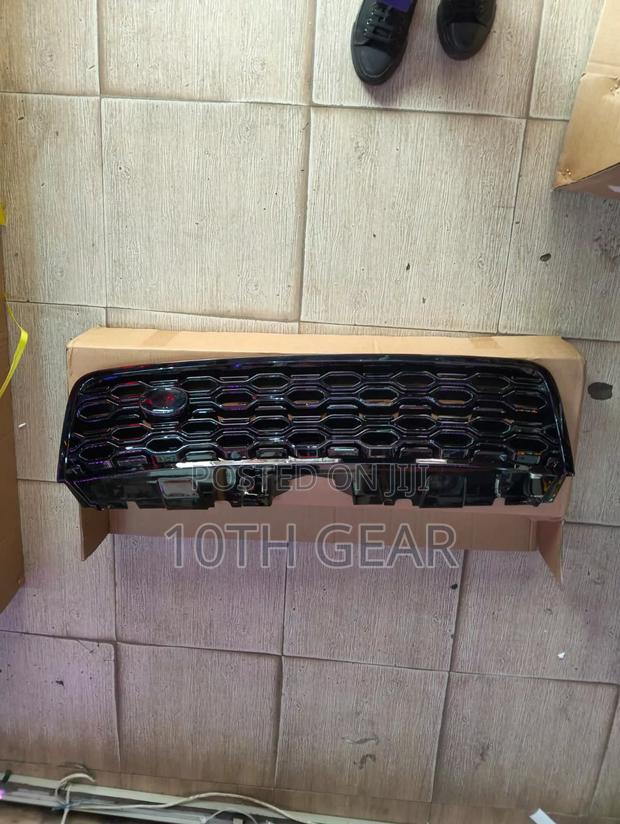 Land Rover 2020 Front Grille