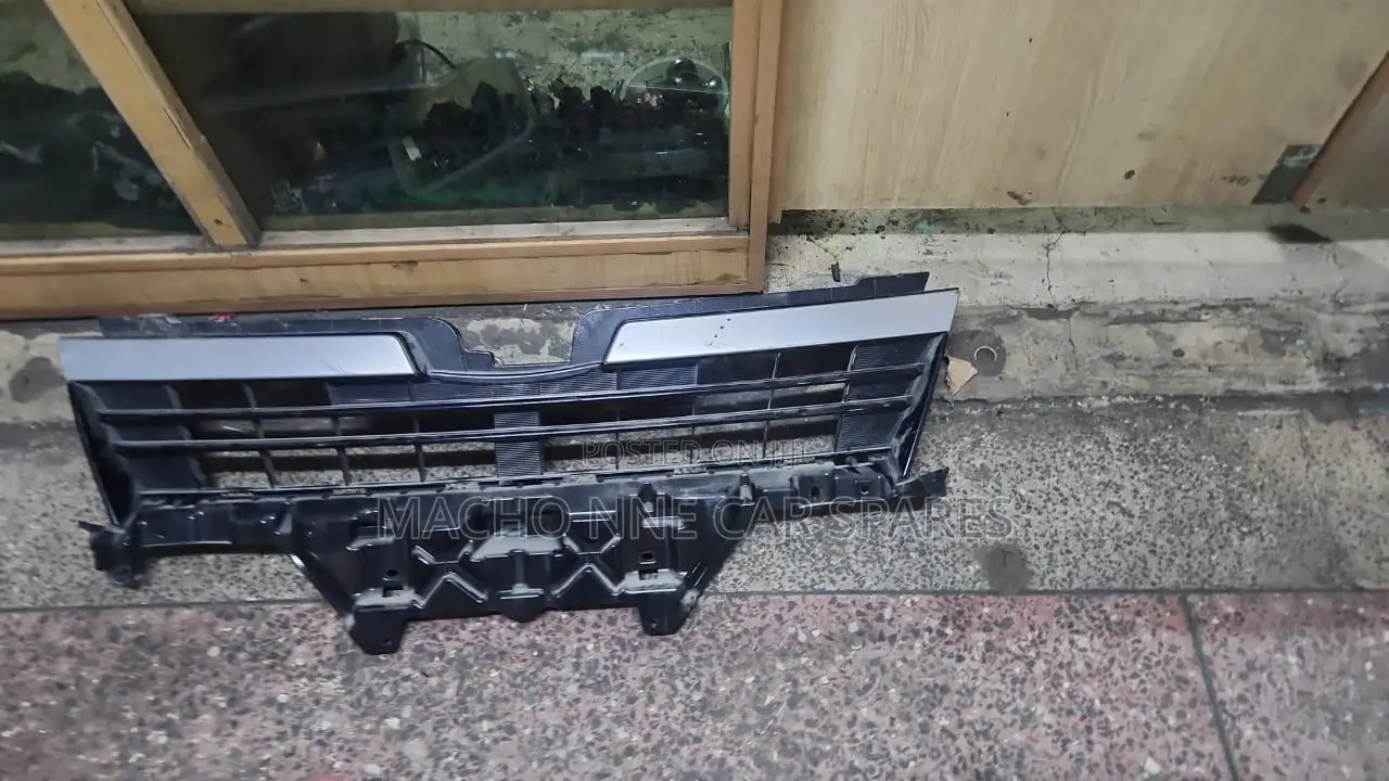 Toyota Voxy 2015 Main Grill