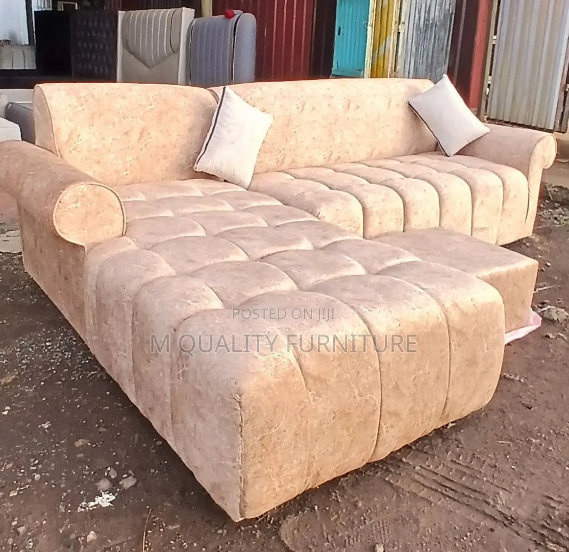 Light Pitched 6 Seater Bubble Seat