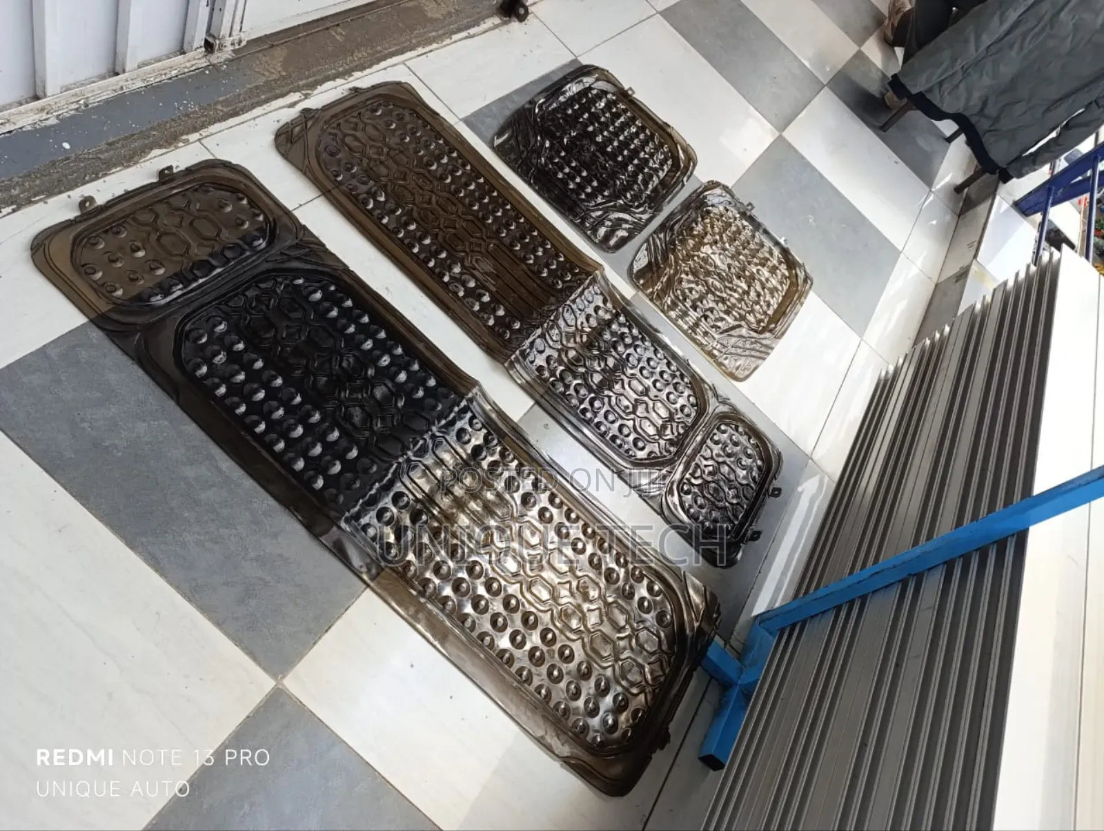 Clear Black 7-Seater Car Mat – Sleek Durable Mats