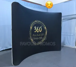 U Curved Media Banner