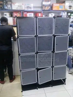 *Plastic Wardrobe Three Columns Dimensions: 175*135*45cm
