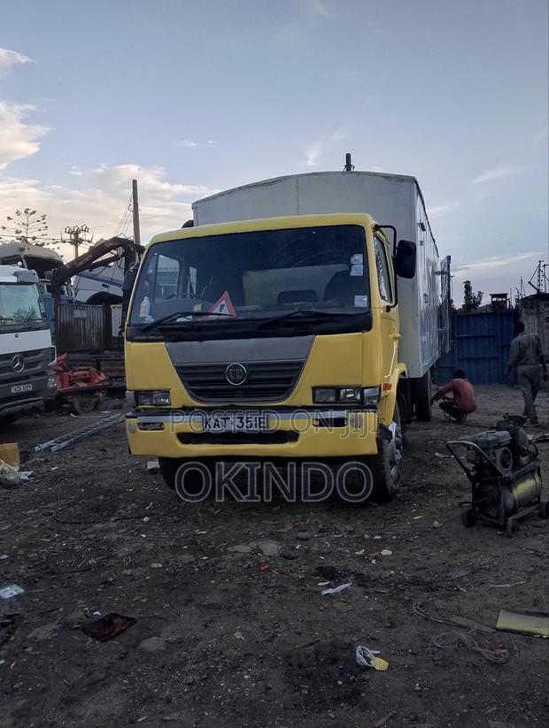 Nissan Diesel Ud Lorry/Truck - thumbnail 4