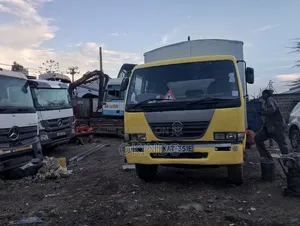Nissan Diesel Ud Lorry/Truck