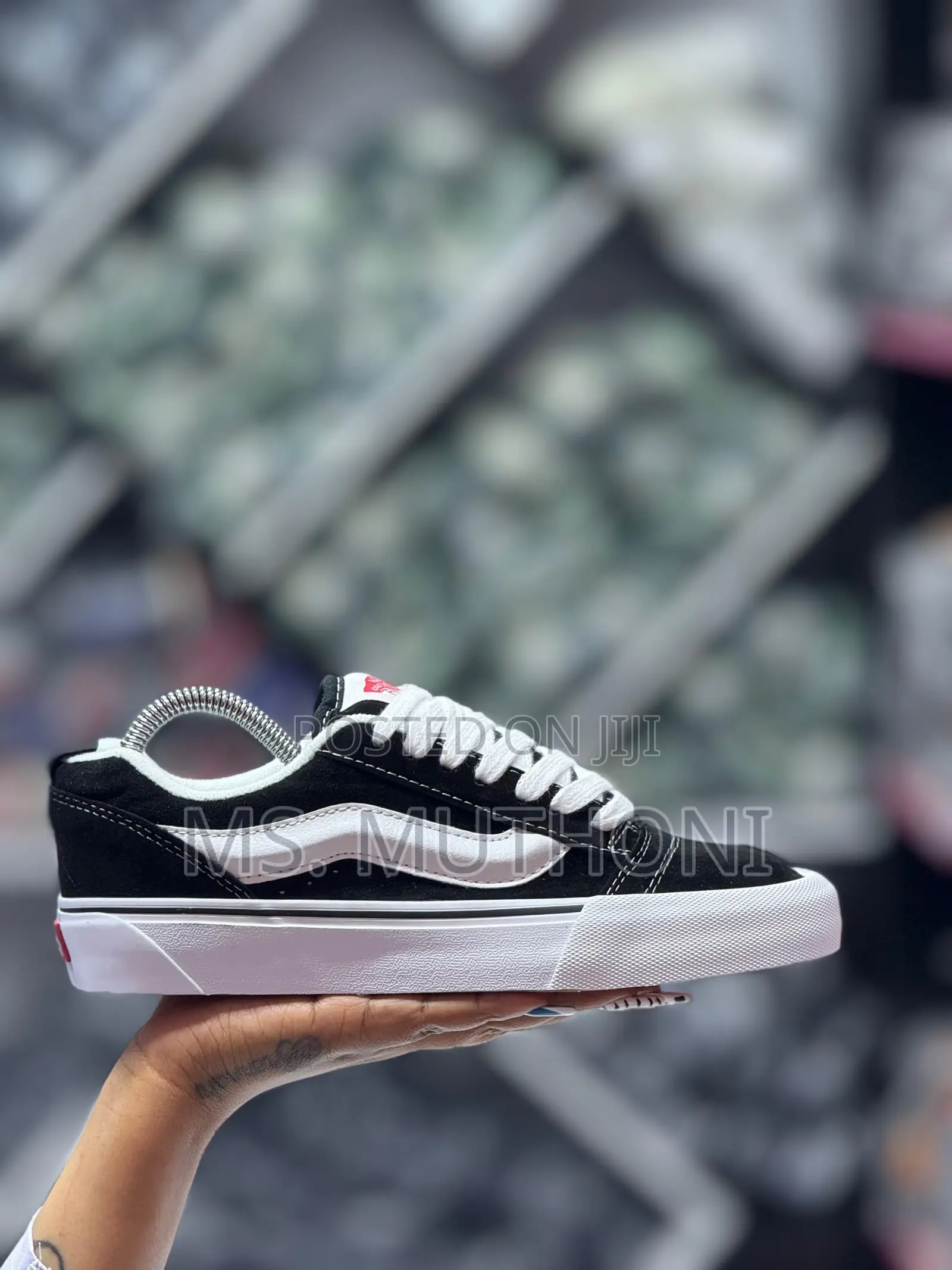 Black / White Vans