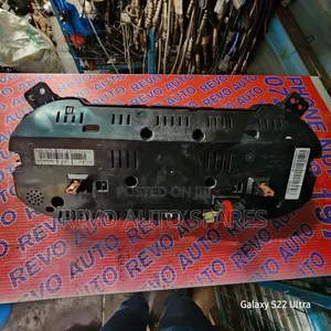 Suzuki Escudo Dashboard Clock