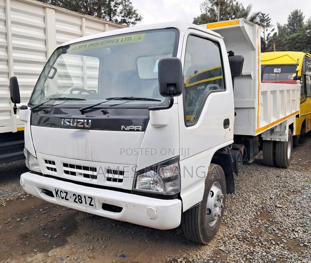 Isuzu NPR Tipper - main view