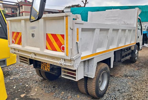 Isuzu NPR Tipper - thumbnail 6