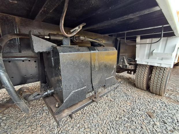 Isuzu NPR Tipper - thumbnail 10