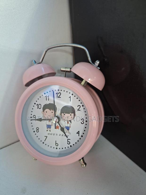 Retro Analog Clock – Loud Ringing Table Alarm