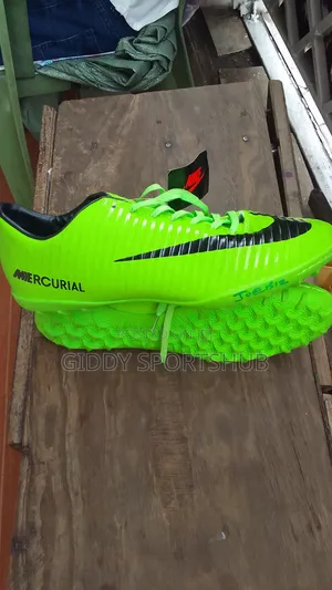 Luminous Green Size 44 Trainner