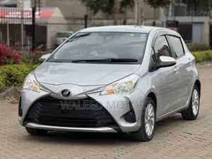 Toyota Vitz 2018 Silver