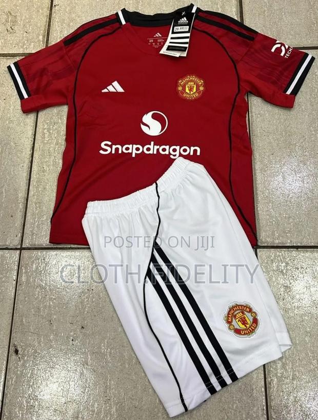 Manchester United Home Kids Jersey 25/26.